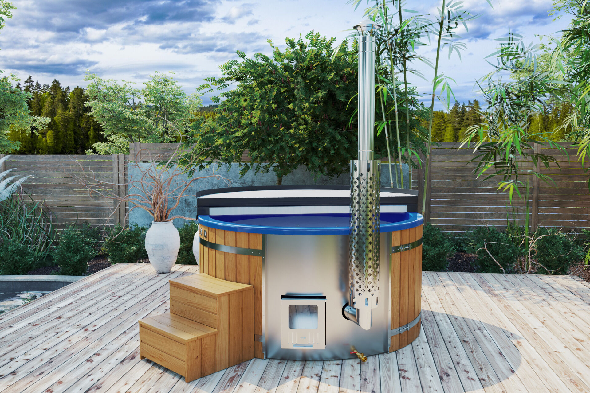 Badefass Prestige rund Thermoholz mit blauem Einsatz, Iso-Deckel, integriertem Holzofen und Treppe auf Terrasse