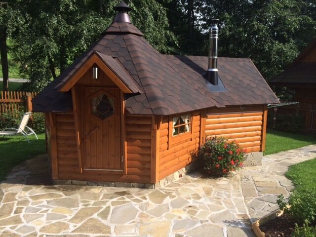 Grillkota Deluxe 9 m² mit 2,5 m Saunaanbau mit Holzofen