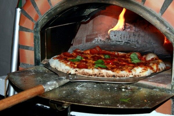 Traditioneller Backofen Pizzaioli 100 inkl. Kaminrohr und Regenhut aus Feueraluminium, weiß, ohne Abdeckhaube, ohne Ofenzubehör, ohne Zubehörset, ohne Grillzubehör, ohne fahrbares Gestell