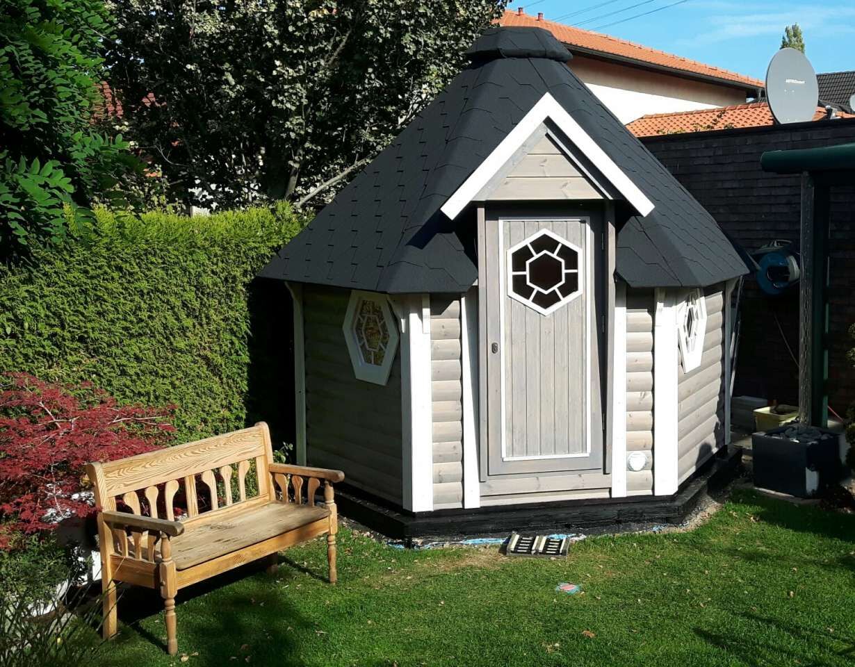 Finn Art Saunakota Elegance 7,0 m² grau mit schwarzen Schindeln Frontansicht