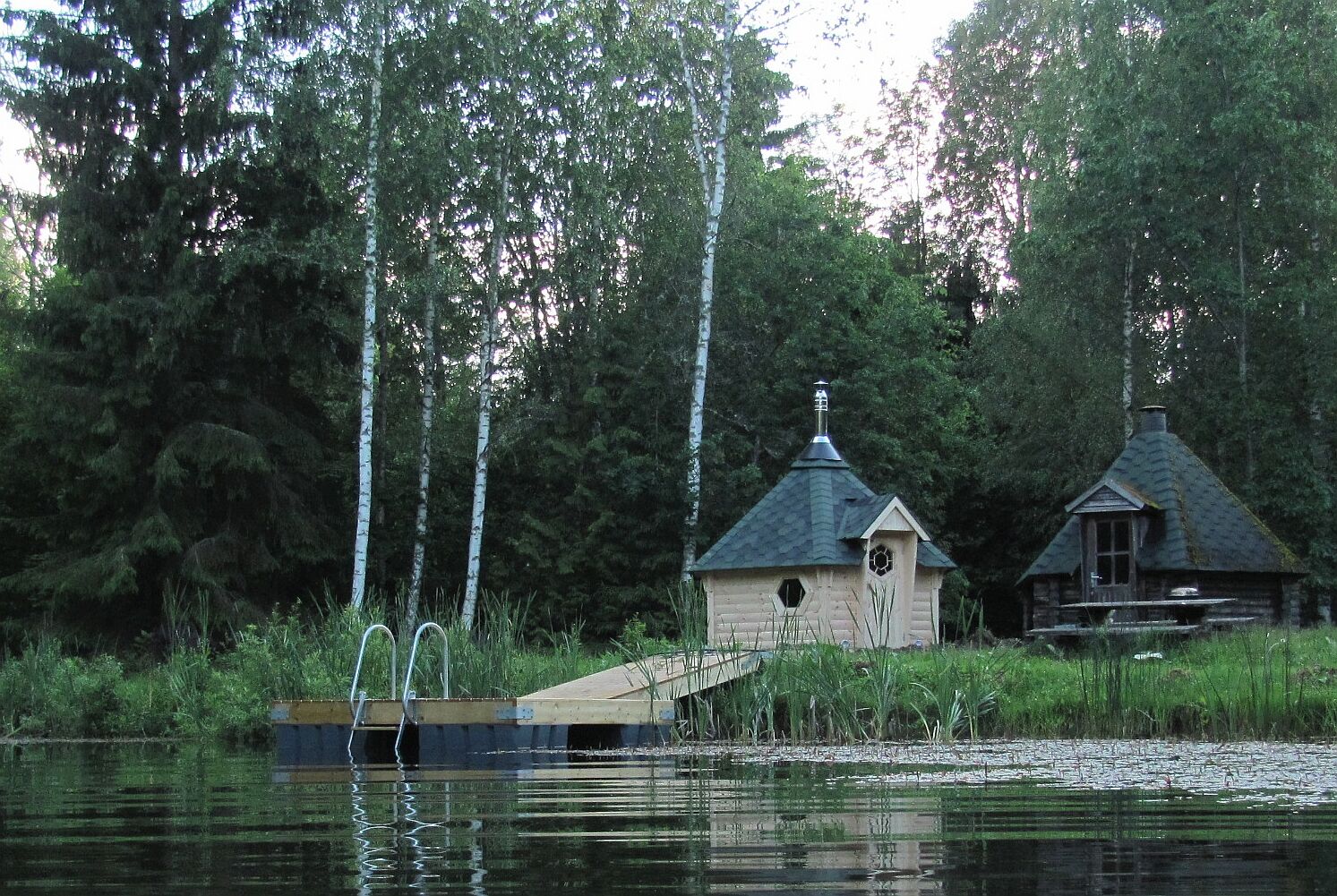 Arctic Saunakota 9 m² alt und neu am See