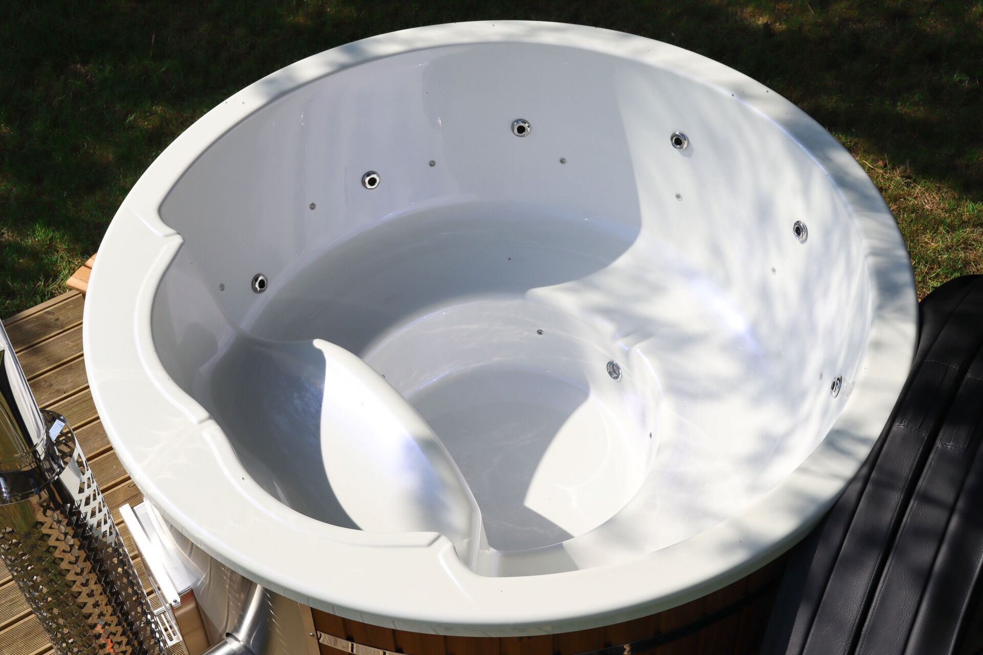 SPANOVA Hot Tub Premium 200 – Badefass mit integriertem Holzofen, WPC & Acrylwanne, Grau, V2A Edelstahlofen