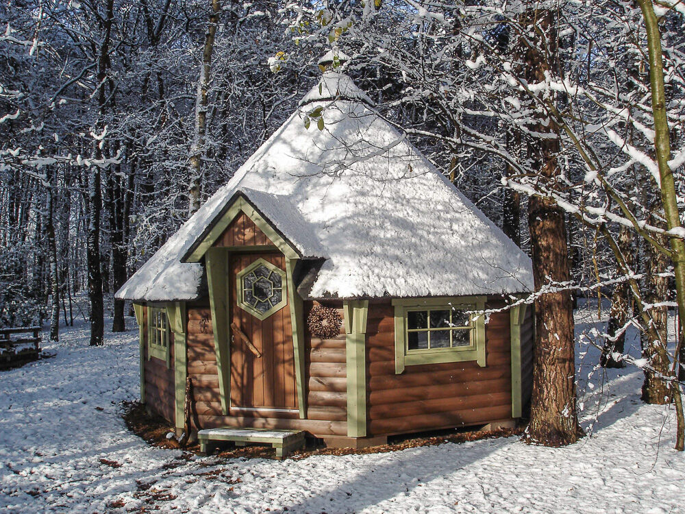 Grillkota Deluxe 14,9 m² im Winter schneebedecktes Dach