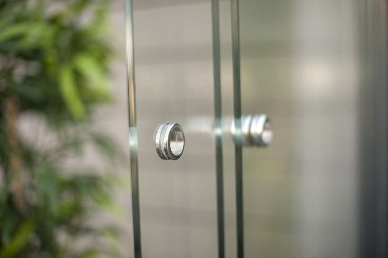 Glasschiebewandsystem mit 8mm Scheiben anthrazit 2,5 m