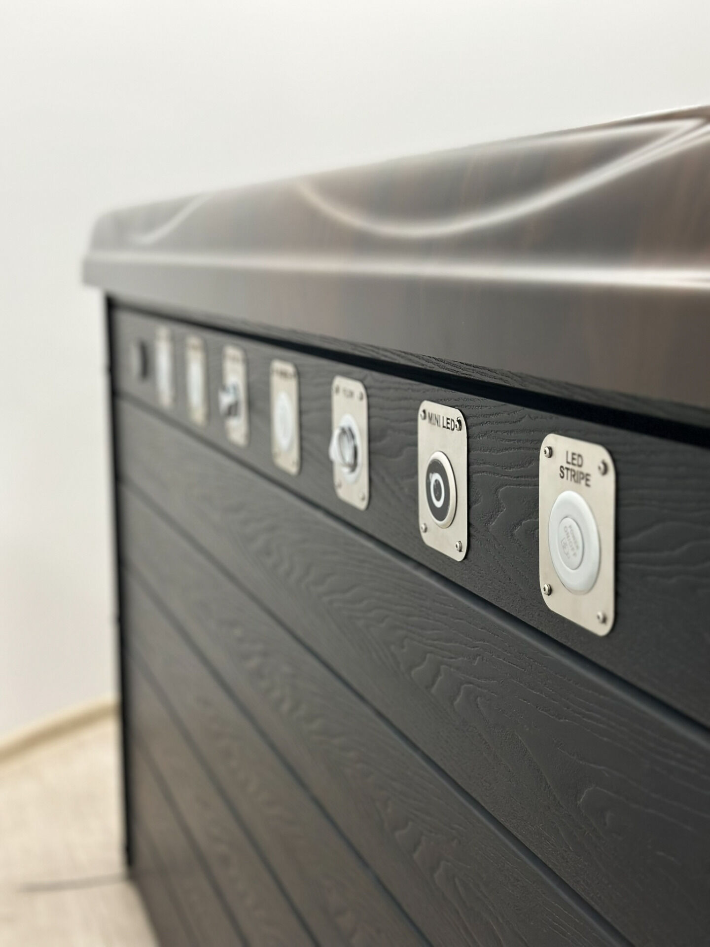 SPANOVA Hot Tub Premium 220 – Fichte Whirlpool mit integriertem Holzofen & Acrylwanne, Weiß marmoriert, Holzofen - 35kw V2A