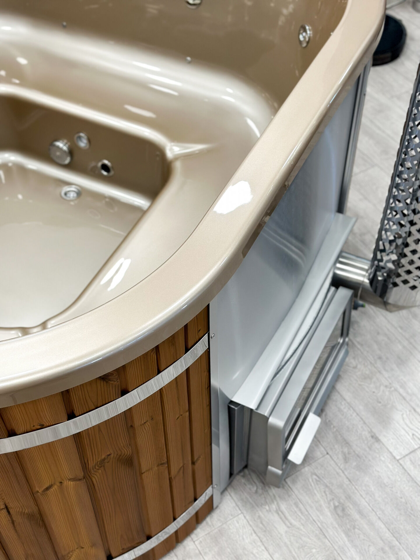 Badefass Premium quadratisch | Horizon Holzofen | Thermoholz | Acryl-Einsatz, Gold, V2A Edelstahlofen