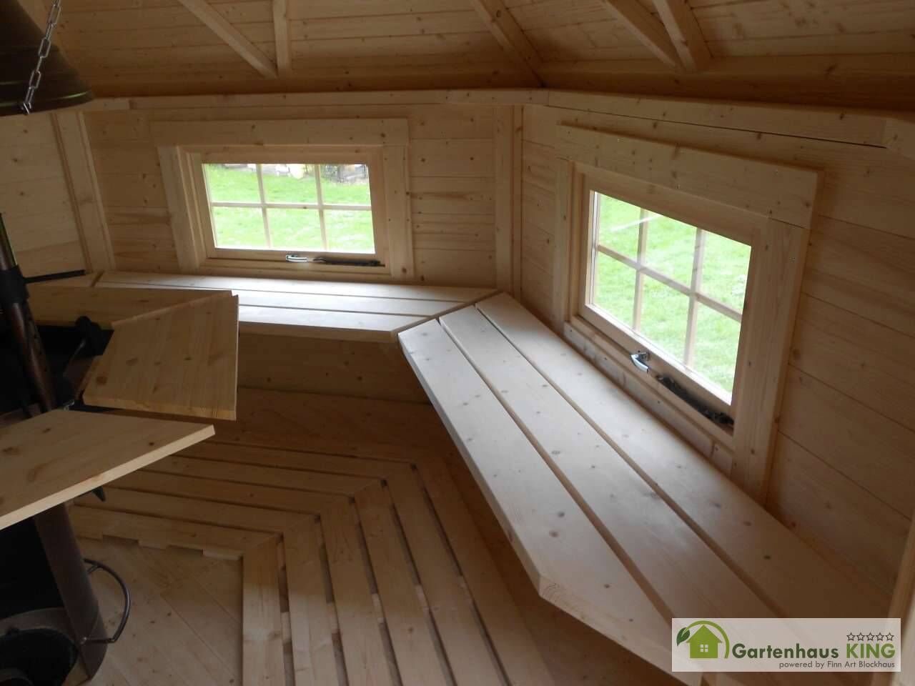 Grillkota Finnland 9,2, Fußboden, Bänke, Tische und Fenster