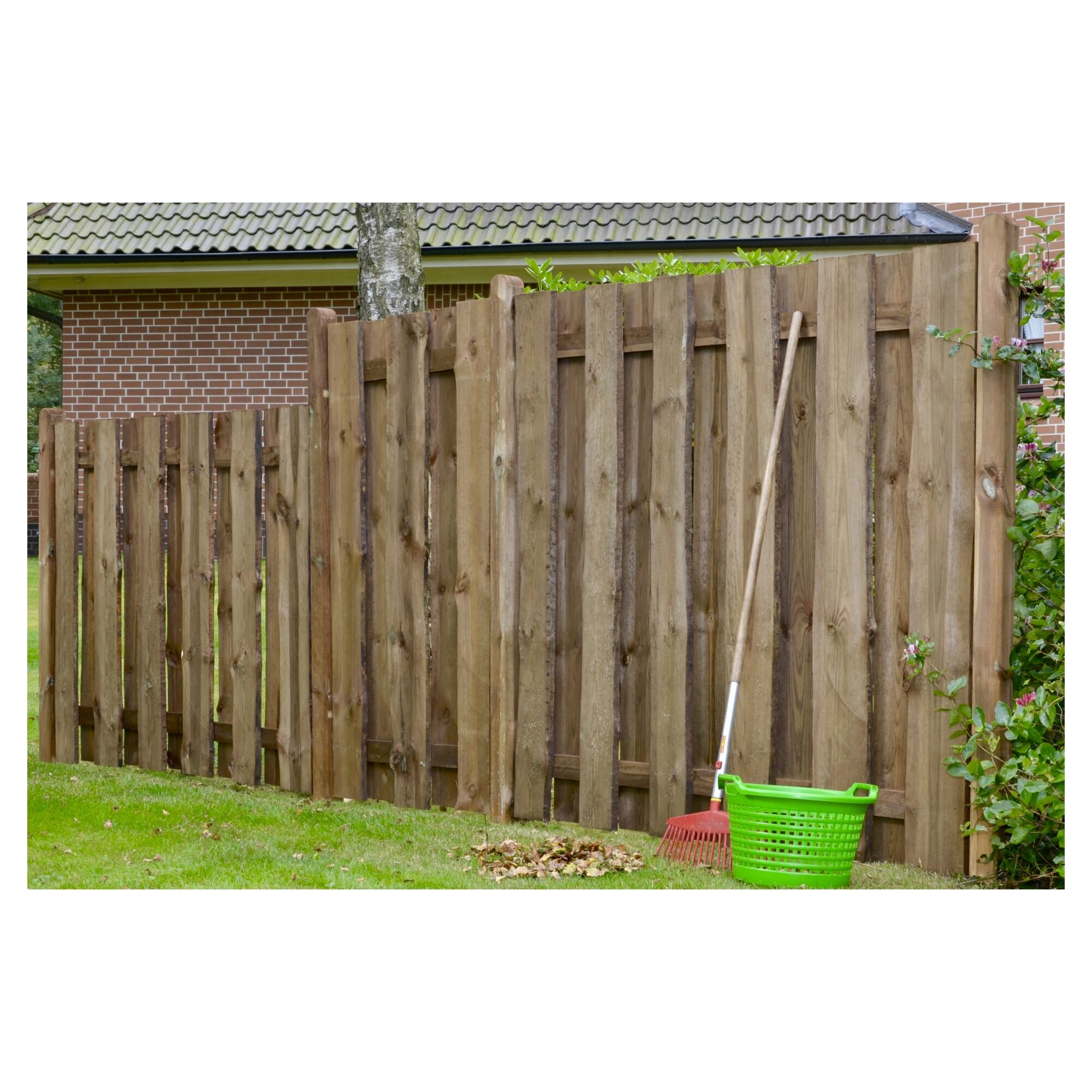 SEELAND-Serie kdi-braun, 180 x 180 cm, Bretter sägerau, ca. 16mm, Riegel 30/80 mm, mit Baumkante