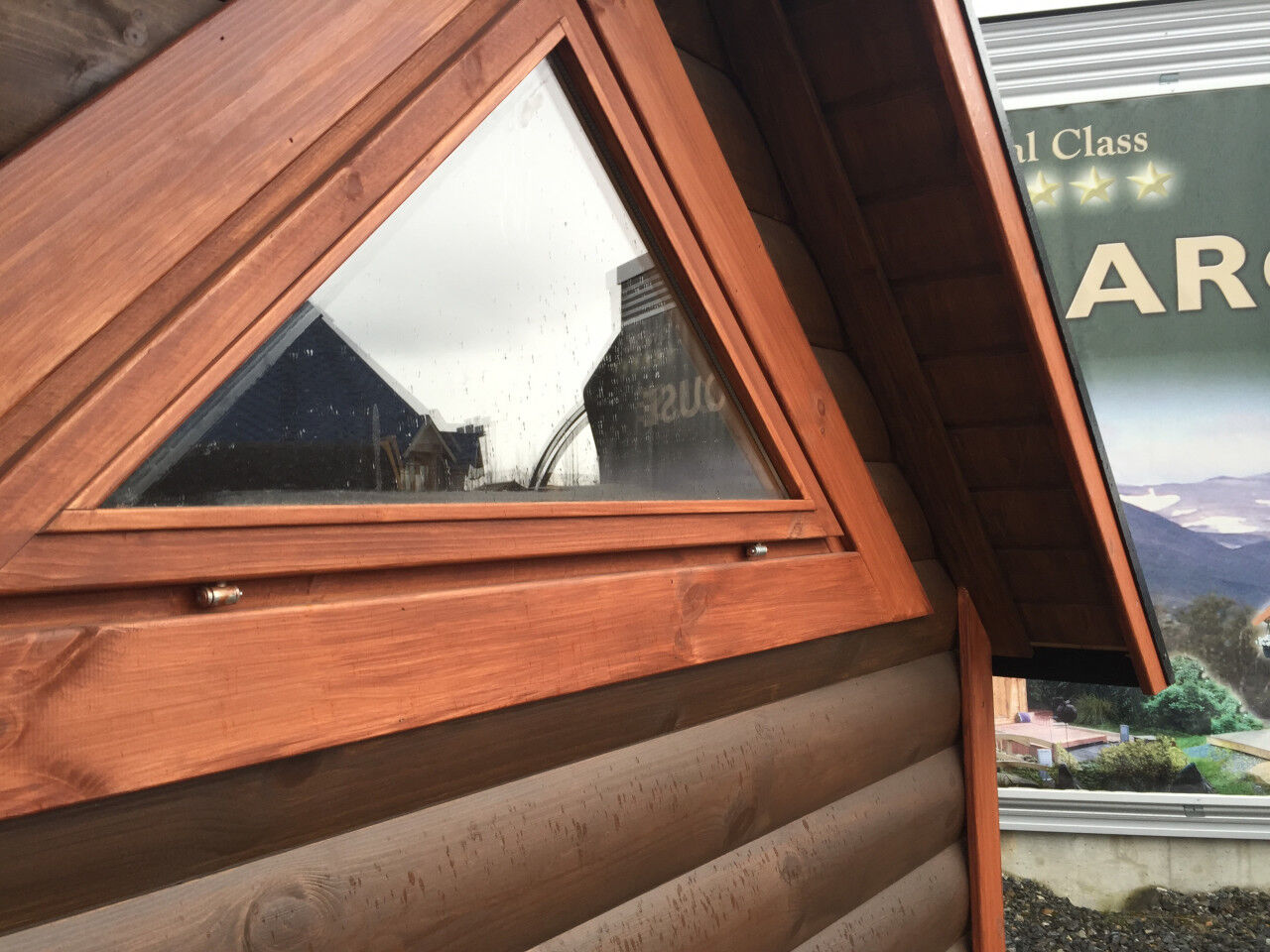 Grillkota Deluxe 9 m² mit 2,5 m Saunaanbau Dreieck Fenster