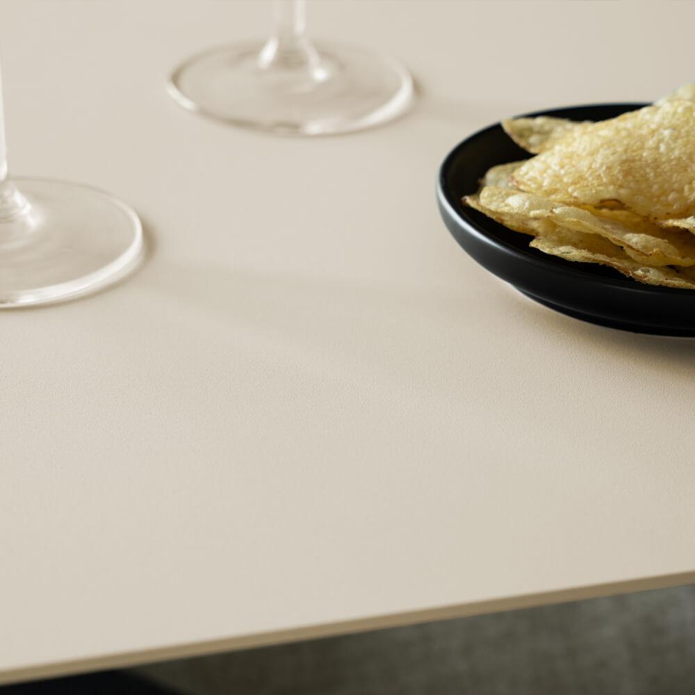 Beistelltisch aus Metall ZIMA - Creme