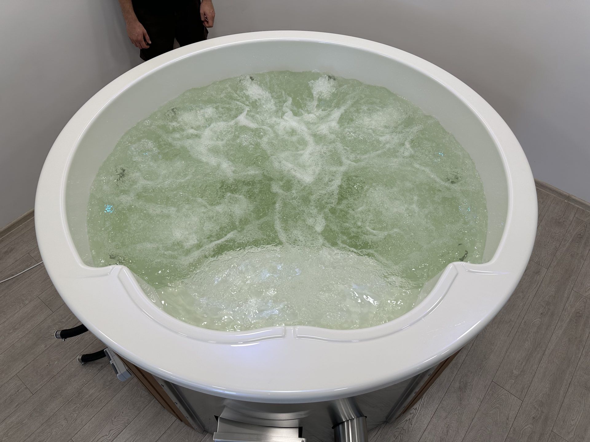 Kombisystem: 8 Wasserdüsen + 12 Luftdüsen