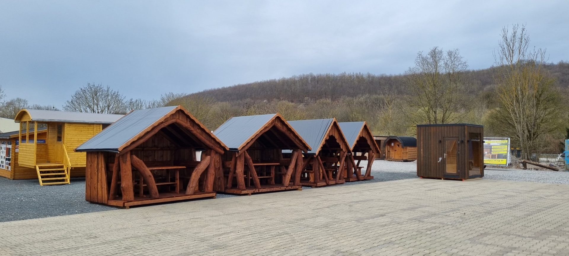 Überdachte Sitzgruppe Wanderhütte Unterstand Waldschänke