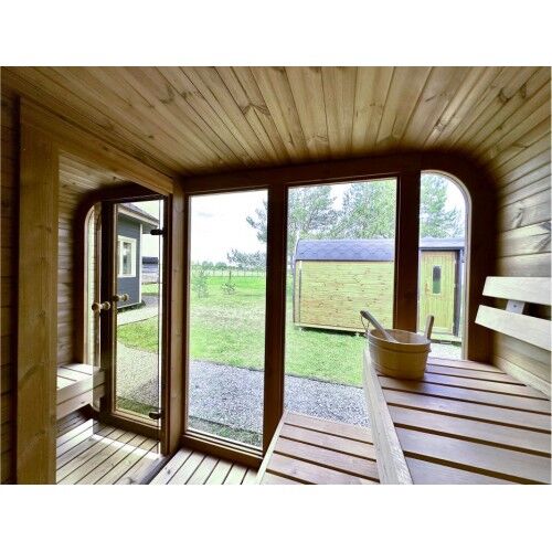 Fasssauna Premium Quadro Comfort 3x2,3 innere Ansicht mit Blick nach außen
