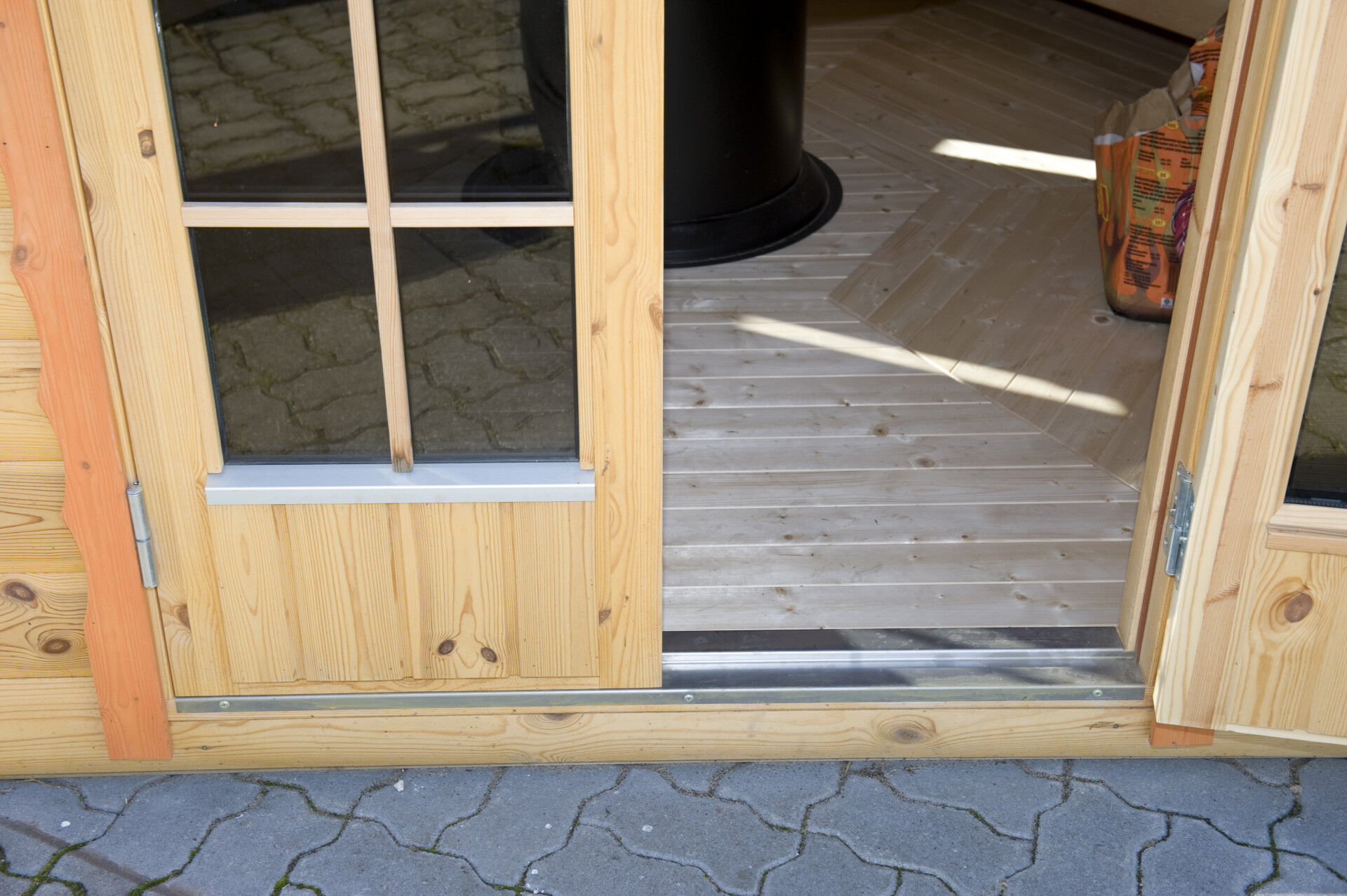 Grillpavillon Victoria 9,2 m² Edelstahl-Türschwelle