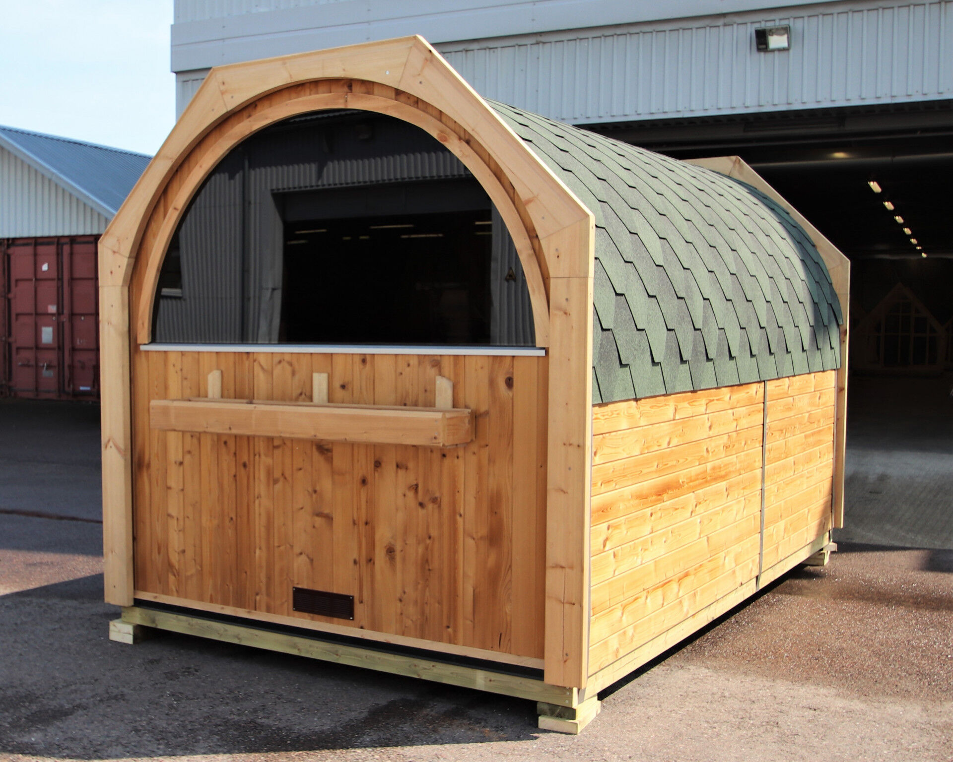 Arctic Sauna POD 4,0 x 2,4 m Thermoholz montiert, Rot