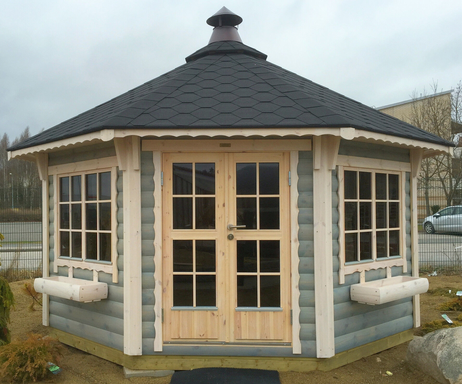 Grillpavillon Victoria 12 m² grau, schwarze Schindeln Frontansicht