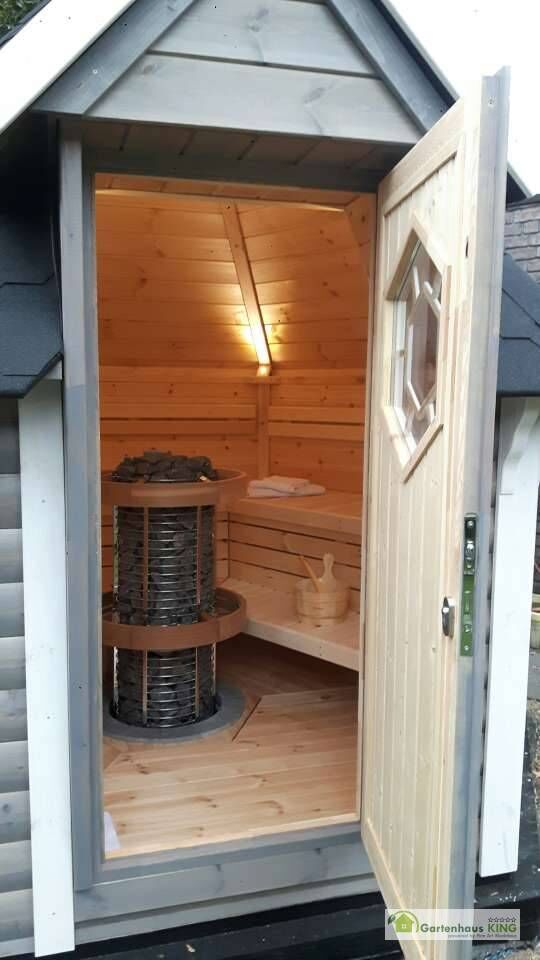 Finn Art Saunakota Elegance 7,0 m² Blick durch die Tür ins Innere