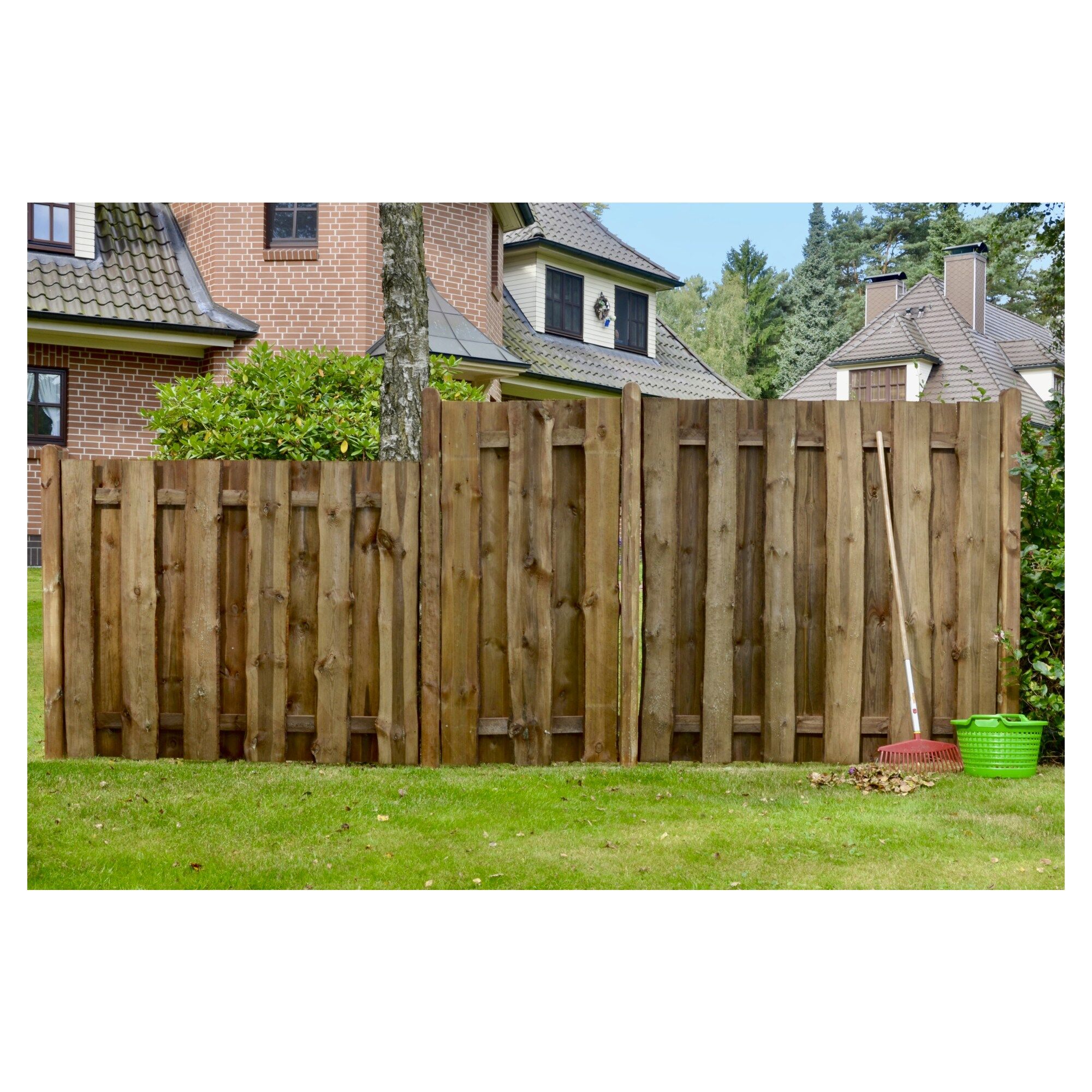 SEELAND-Serie kdi-braun, 180 x 180 cm, Bretter sägerau, ca. 16mm, Riegel 30/80 mm, mit Baumkante