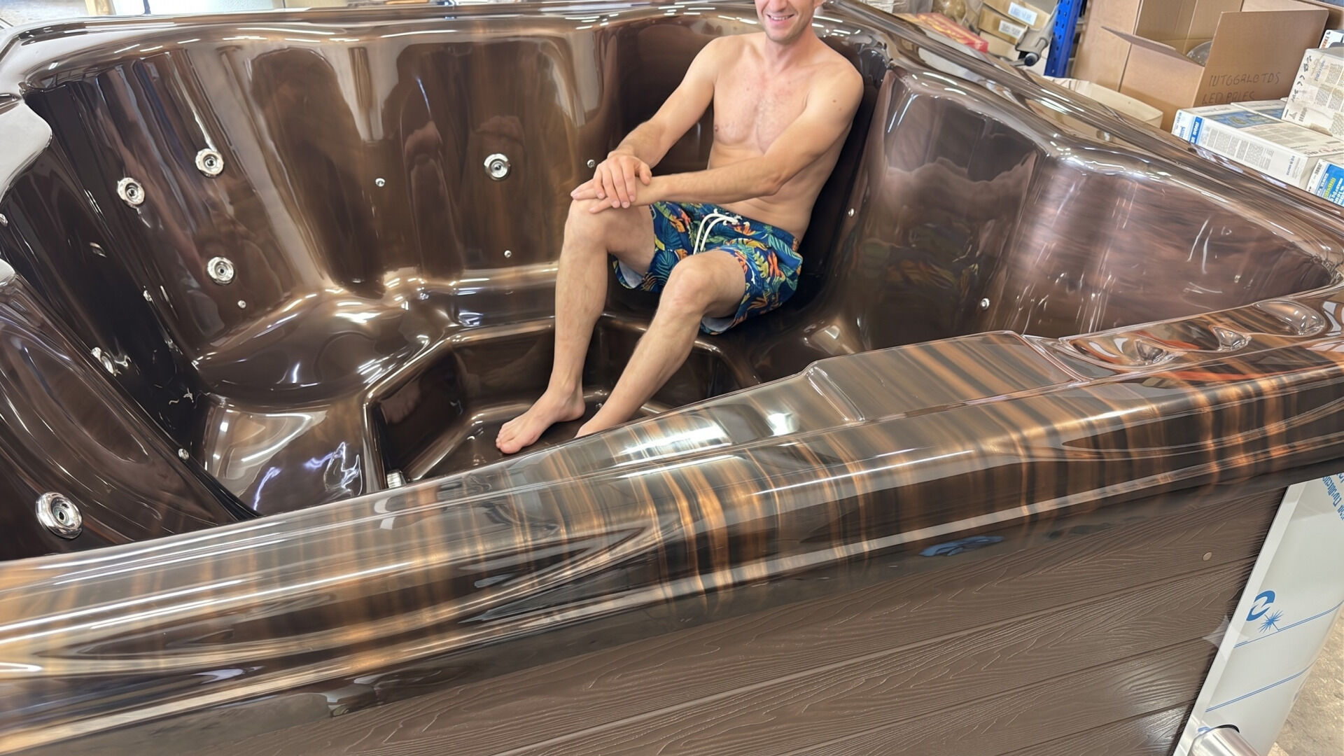 SPANOVA Hot Tub Premium 220 – WPC Whirlpool mit integriertem Holzofen & Acrylwanne, Weiß marmoriert, Holzofen - 35kw V2A