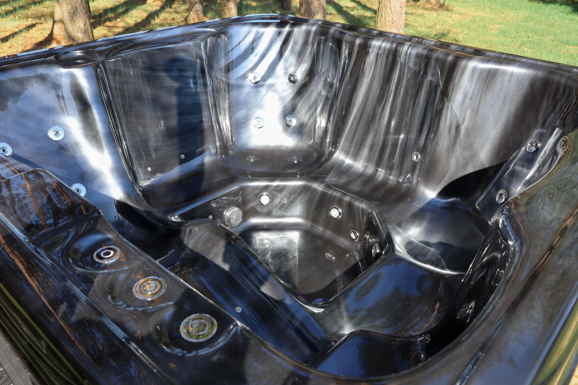 SPANOVA Hot Tub Premium 220 – WPC Whirlpool mit integriertem Holzofen & Acrylwanne, Weiß marmoriert, Holzofen - 35kw V2A