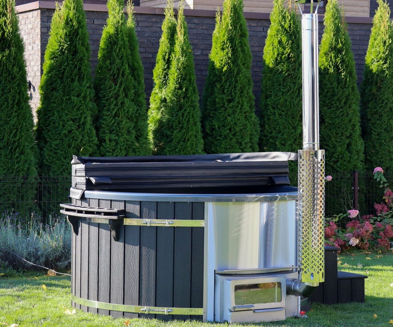 SPANOVA Hot Tub Premium 200 – Badefass mit HORIZON Holzofen, WPC & Acrylwanne