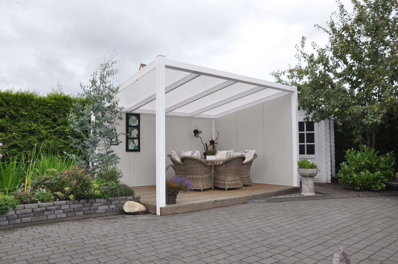 Freistehende Terrassenüberdachung mit Polycarbonat klar 4x3 m weiss