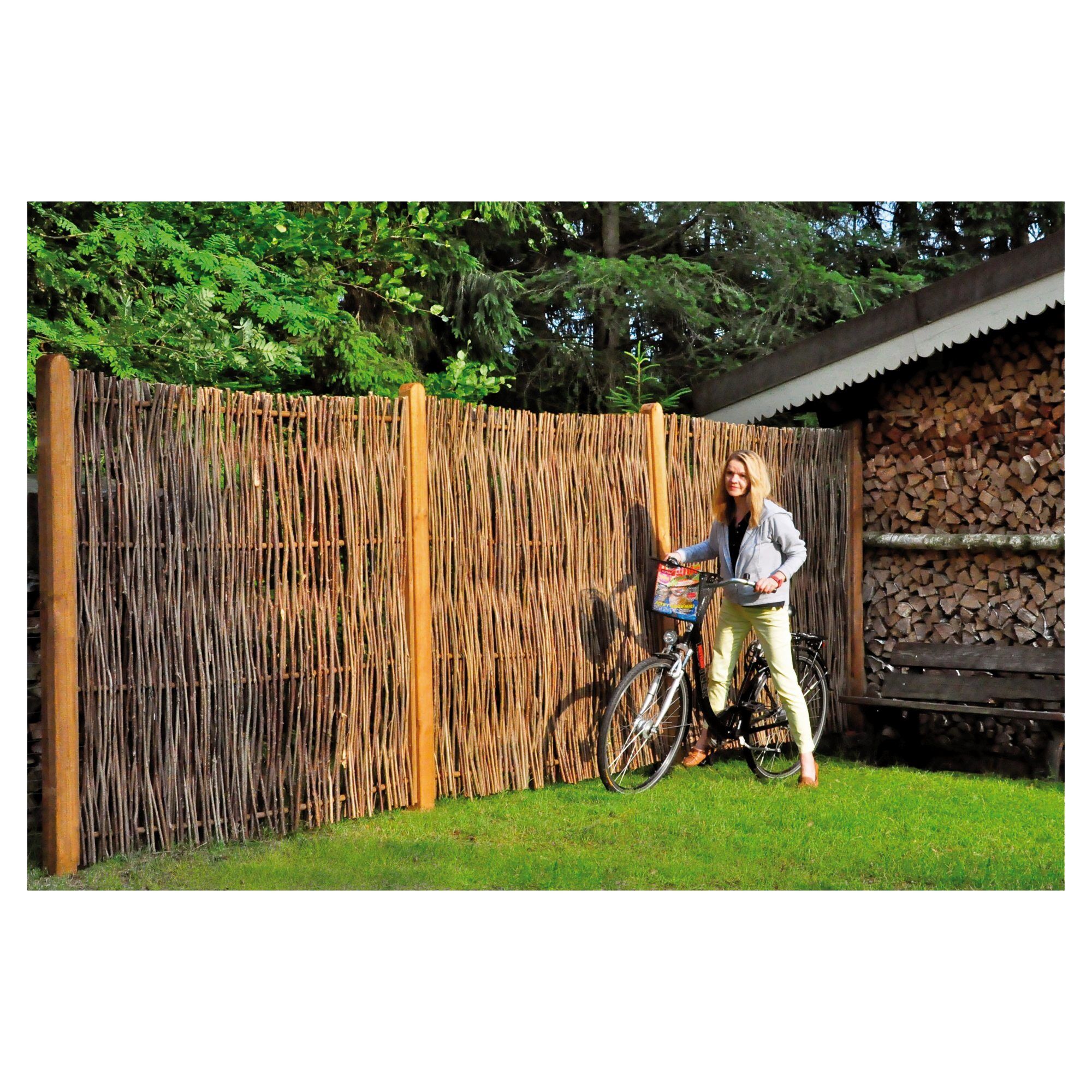 PEPE Haselnusszaun, 180 x 180 cm, Haselnussruten, Rahmen ca. 45 x 25 mm, braun gebeizt