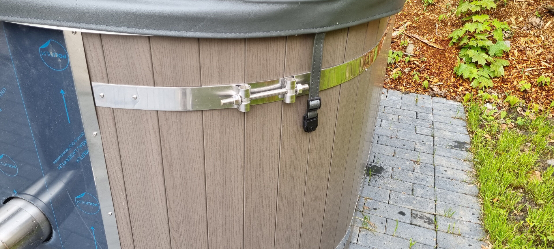Spannband und Befestigung von Iso-Abdeckung von Badefass Prestige