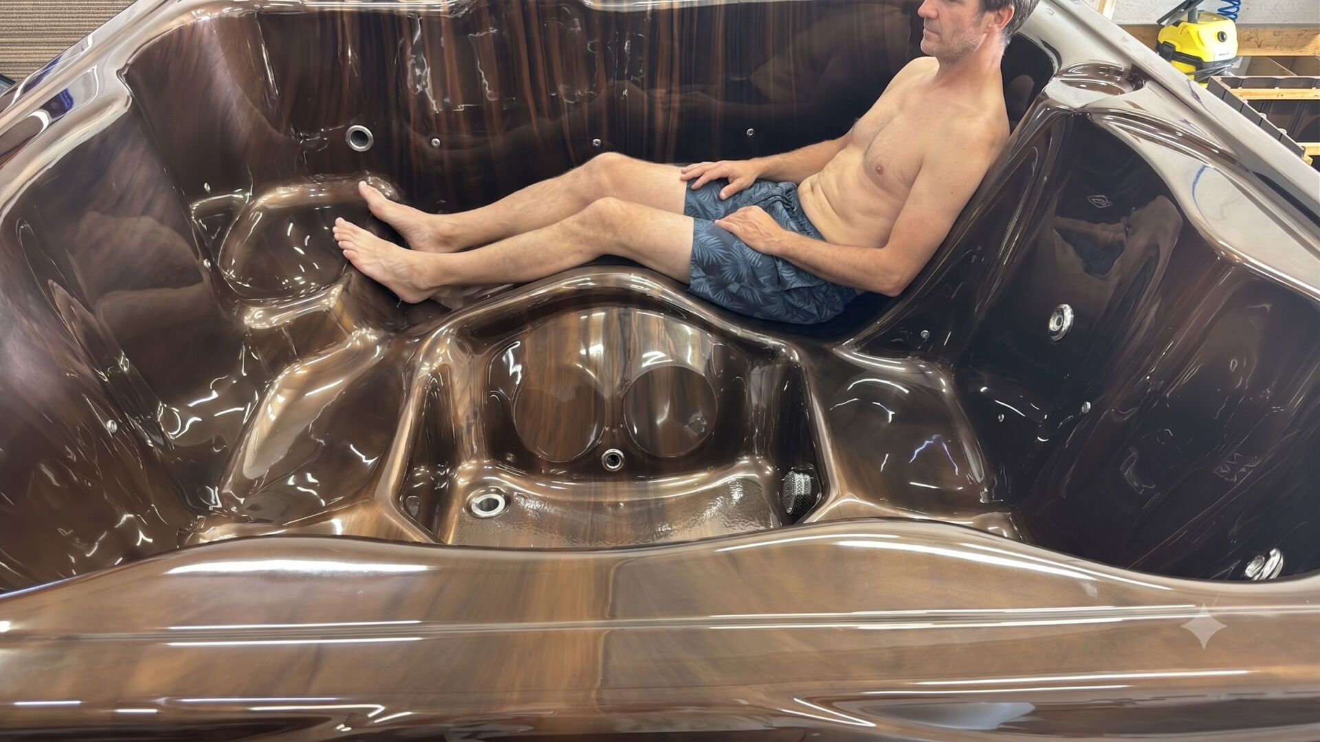 SPANOVA Hot Tub Premium 220 – WPC Whirlpool mit integriertem Holzofen & Acrylwanne, Weiß marmoriert, Holzofen - 35kw V2A