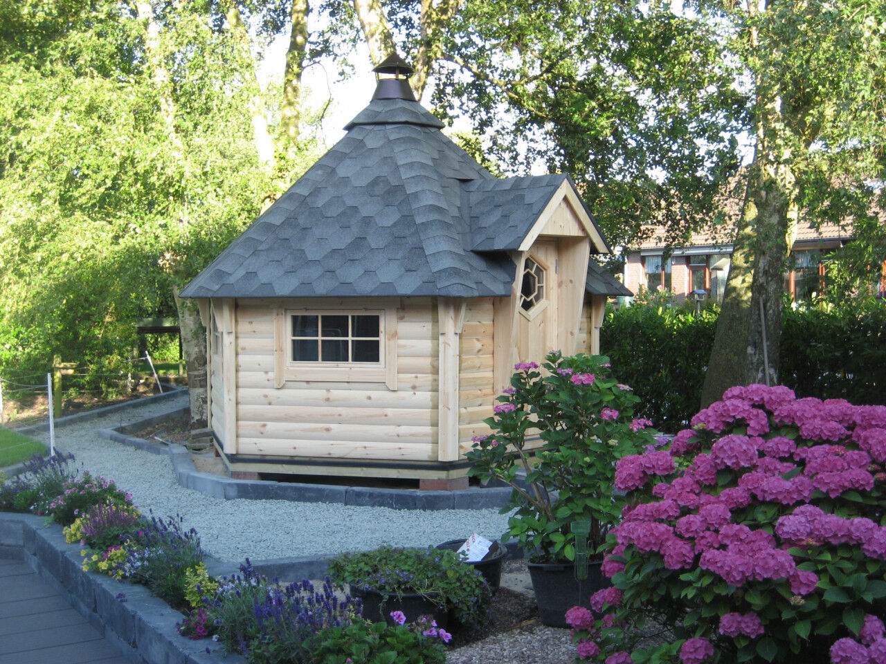 Grillkota Deluxe 9 m² Seitenansicht