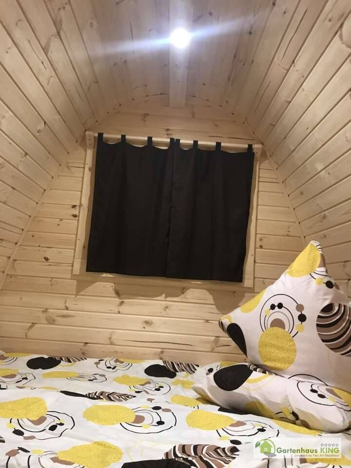 Camping Pod Luxury Seiteneingang 240x600 isoliert, schwarz - Hexagonal