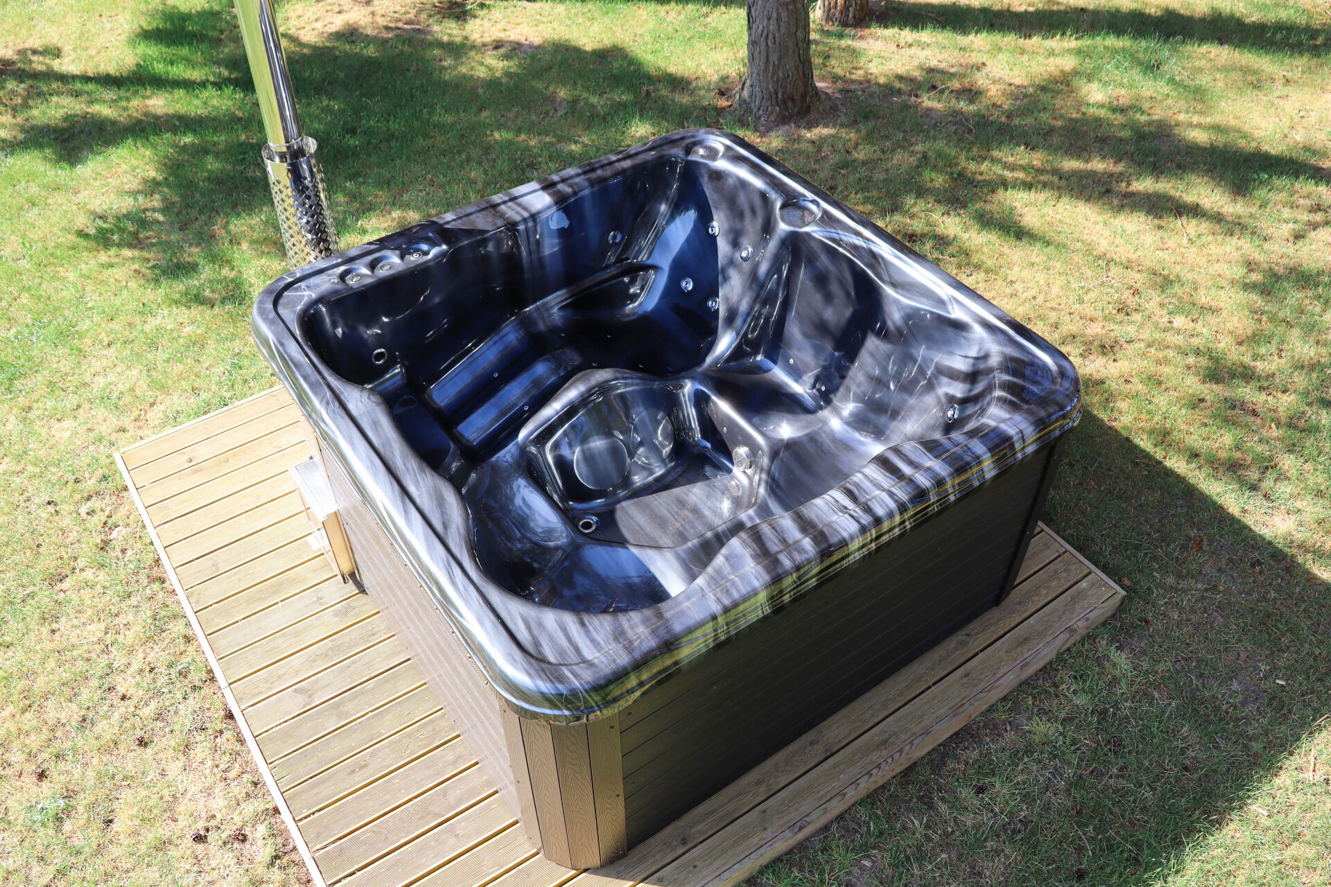 SPANOVA Hot Tub Premium 220 – Fichte Whirlpool mit integriertem Holzofen & Acrylwanne, Weiß marmoriert, Holzofen - 35kw V2A