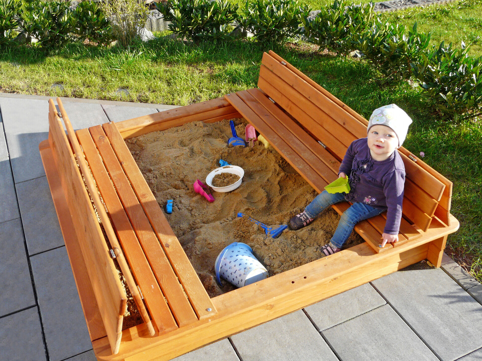 Sandkasten 196 B, Gr.2, mit Klappbarer Abdeckung, Honigbraun