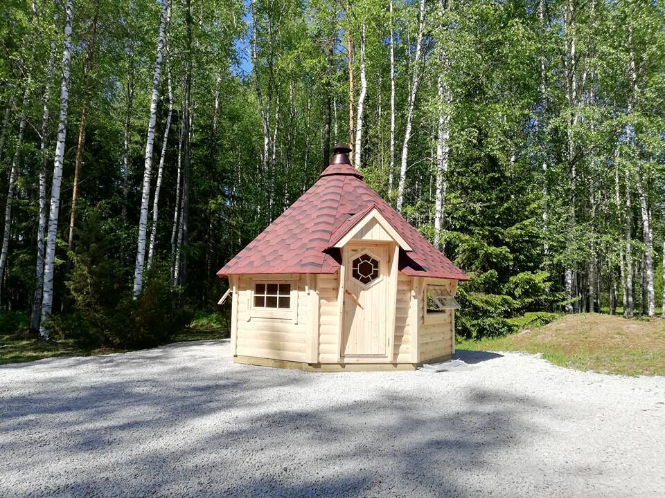 Grillkota Deluxe 12 m² naturbelassen Frontansicht