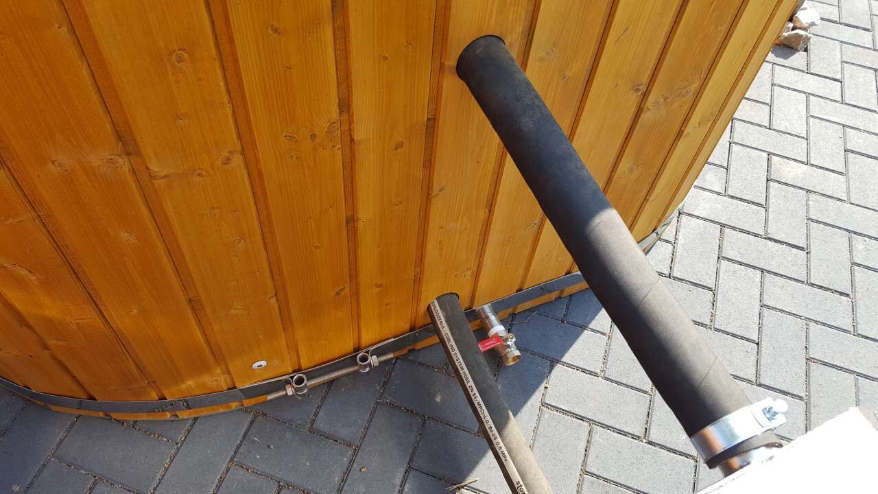 Badefass 200 Prestige Quadratisch Fichte Anschlüsse Außenofen