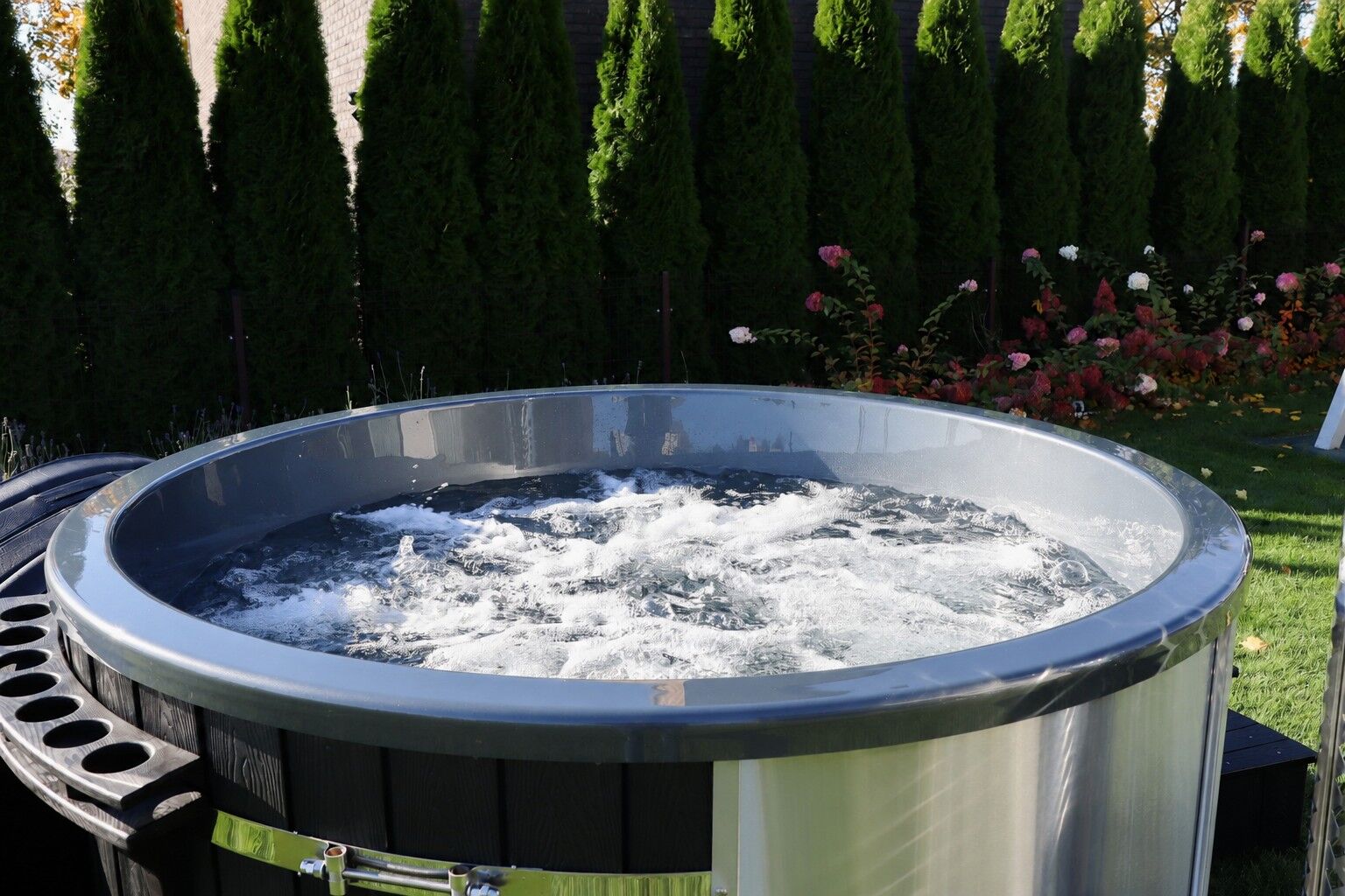 SPANOVA Hot Tub Premium 200 – Badefass mit HORIZON Holzofen, WPC & Acrylwanne, Grau, V2A Edelstahlofen