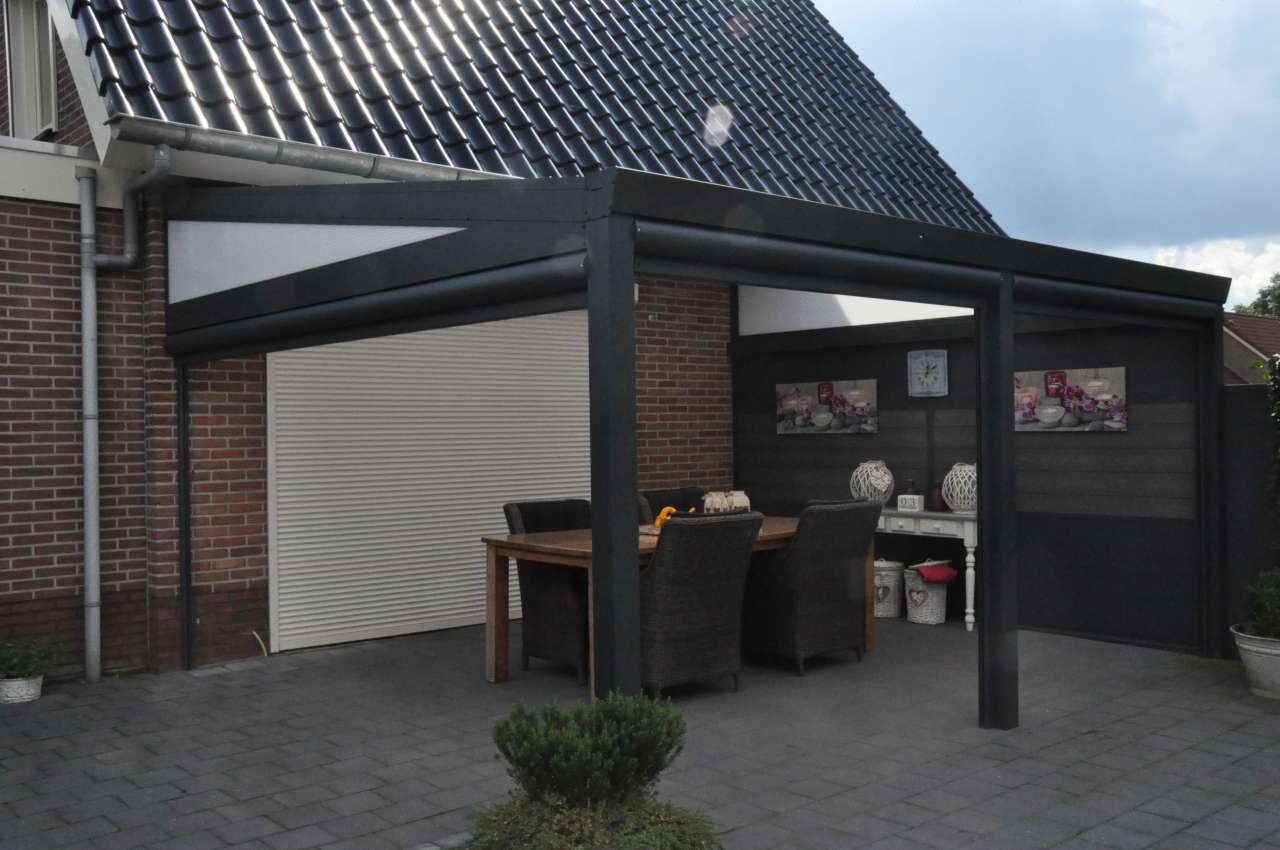 Keilfenster mit Polycarbonat anthrazit opal 3 m