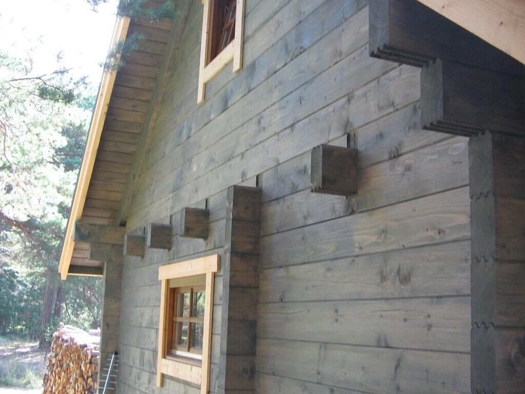 log-cabin-detail-back-gable