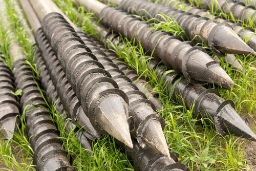 Schraubfundament Gartenhaus: Die professionelle Alternative zu Betonfundamenten